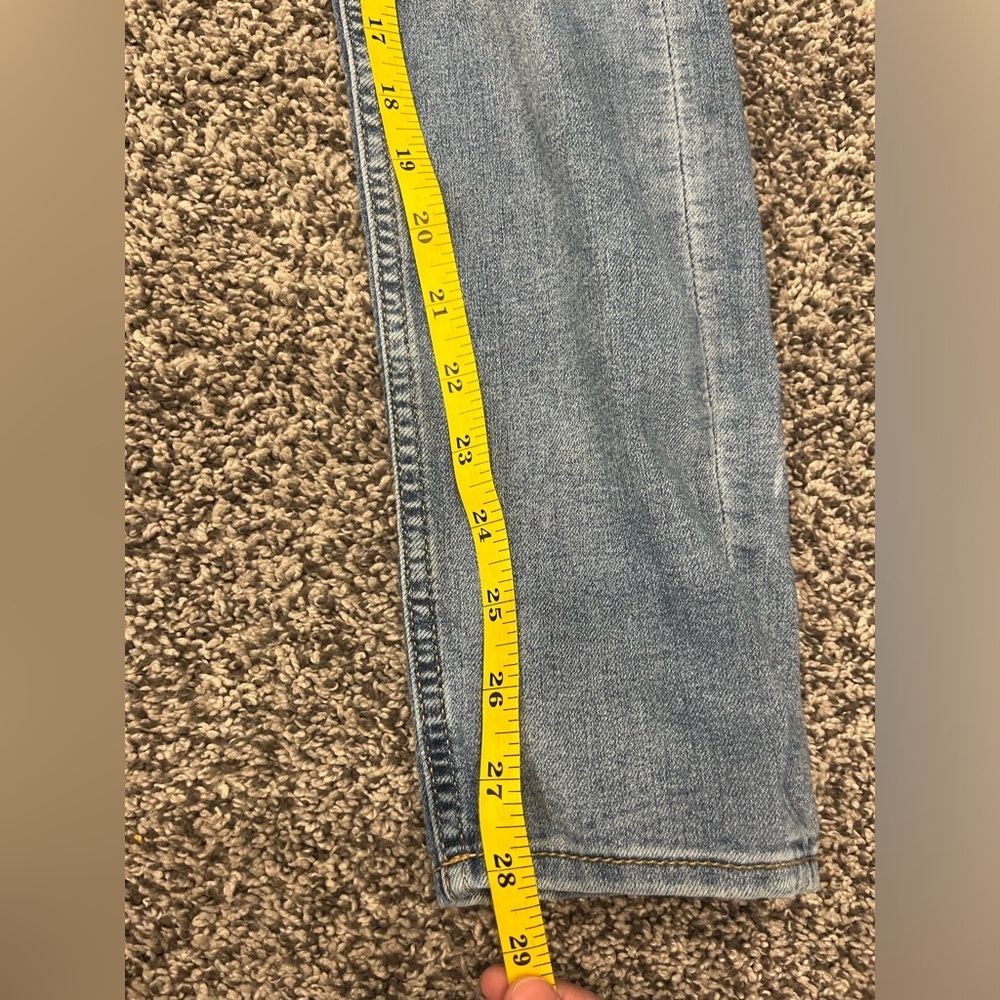 Size 6 H&M jeans - Picture 2 of 6